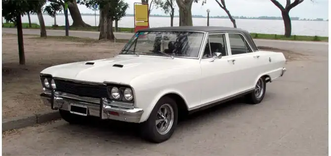 Weißer Oldtimer – beispielhaftes Ankaufsfahrzeug in Sulzbach/Saar